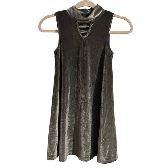 Epic Threads Women’s Silver Velvet Sleeveless Shirt, Size M - Picture 1 of 15